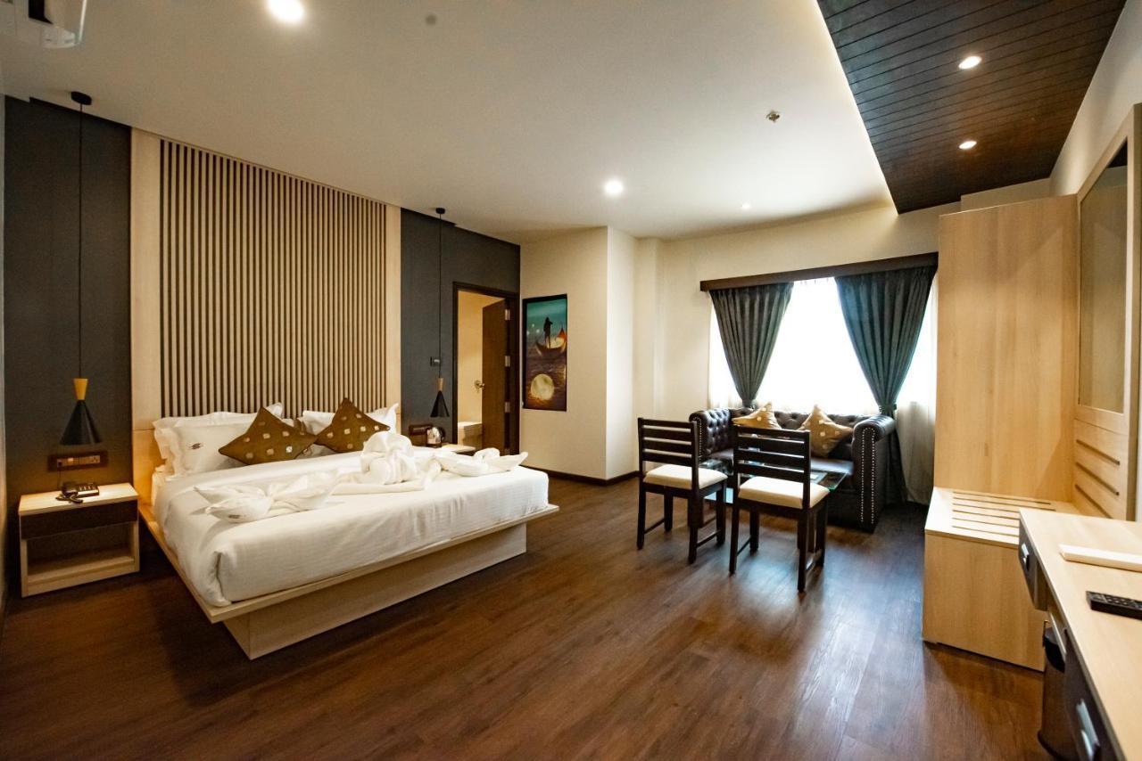 The Royal Palace Hotel 400703 纳威孟买 外观 照片